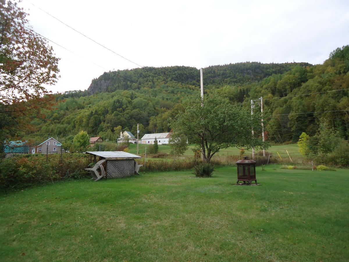 Chalet Saint-Thomas L'Anse-Saint-Jean Exterior photo